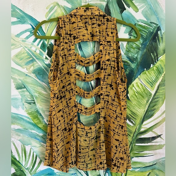 Funky Open Back Top - Picture 5 of 9